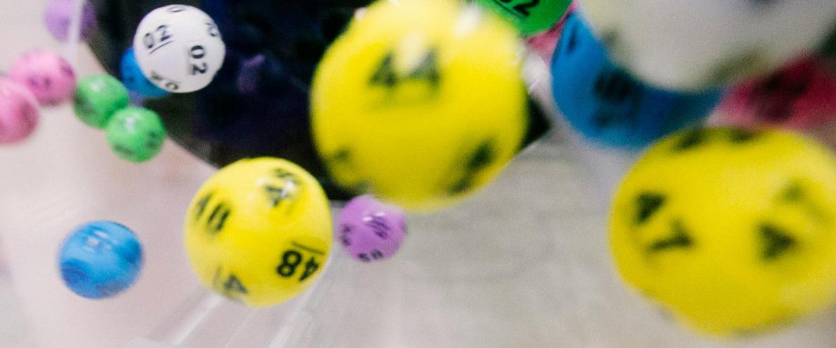 Egy anya-lánya duó Indiana-ból, 150 000 dolláros Powerball lottó nyereményt követel