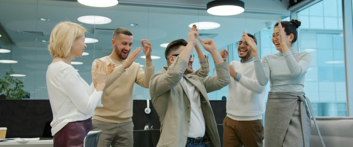 Nyolcfős kentucky-i munkahelyi csapat megnyerte a 200 000 dolláros Powerball lottó fődíját