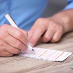 Egy visszavonult észak-karolinai farmer 10 éve játszott minden sorsoláson, és nyert 2 millió dollárt a Powerball lottón